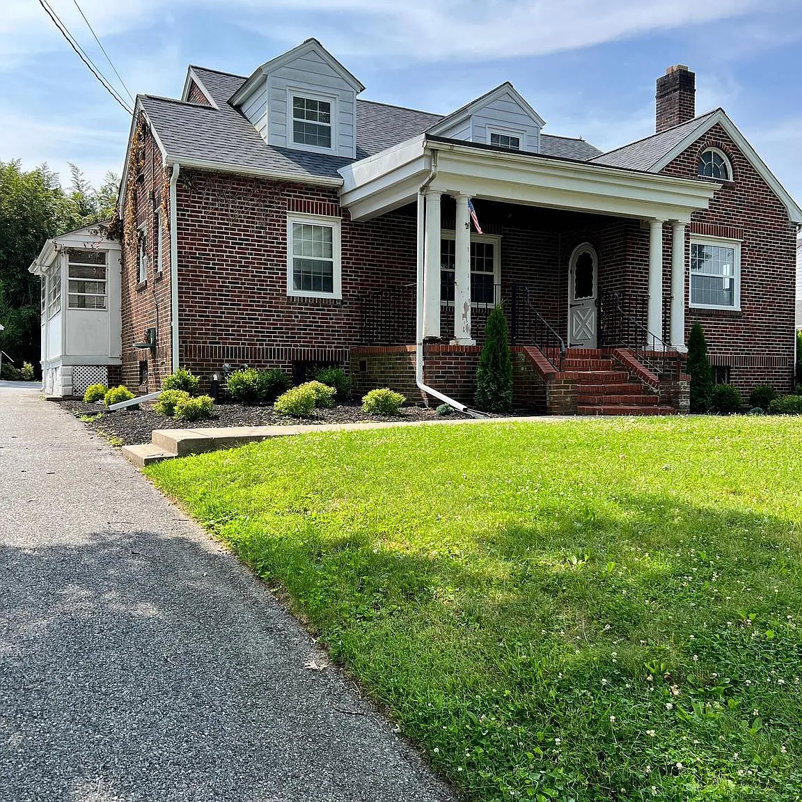 3 bed, 1.5 bath, 3140 sqft, $2,900 — Photo 2