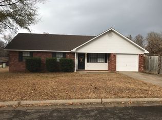611 Valley Dr, Russellville, AR 72802