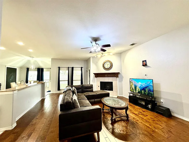 10312 Flat Creek Trl — Photo 6
