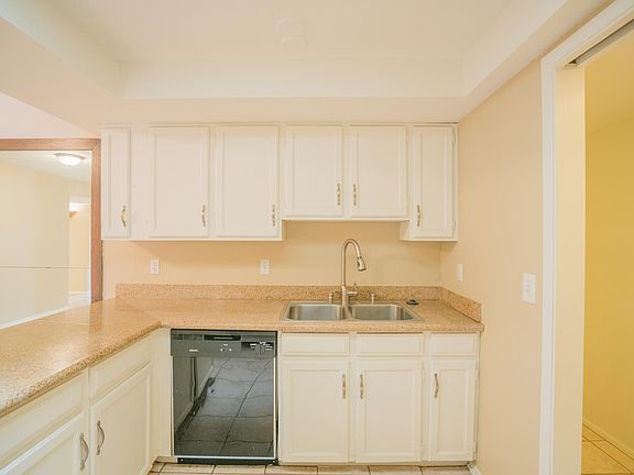 4th image of 5105 W Pershing Ave