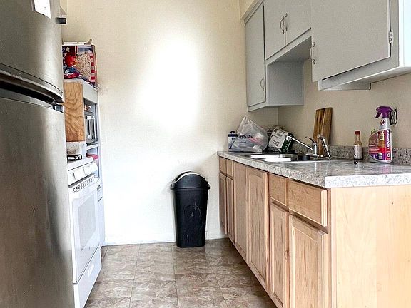 5th image of 1102 Larimore Ave #4