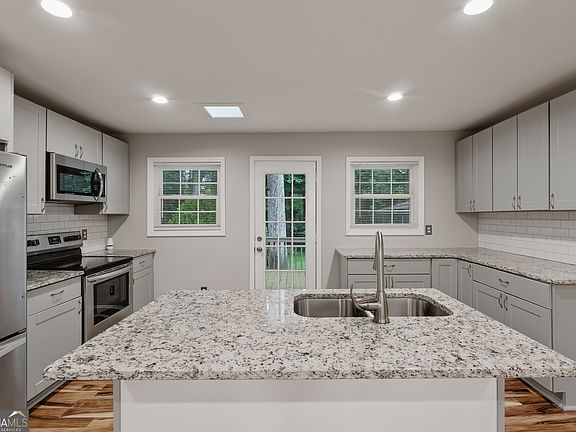 2nd image of 2162 Chestnut Pl