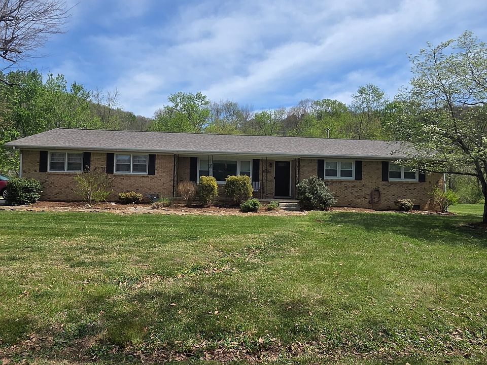 1st image of 906 Riverside Cir