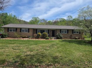 906 Riverside Cir, Celina, TN 38551