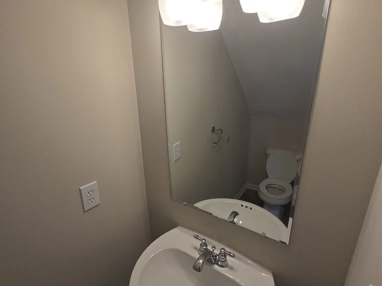 908 Terrace Ave — Photo 9