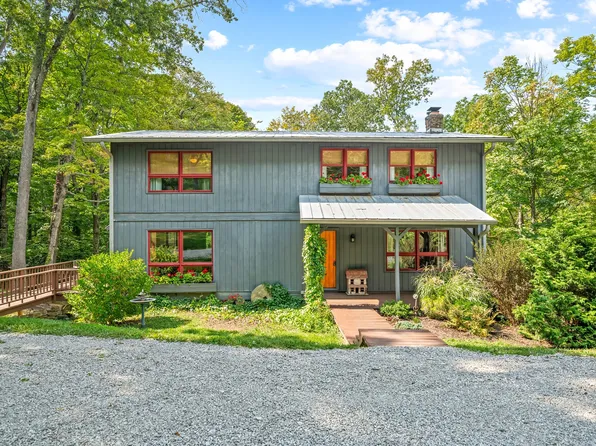 1542 Annandale Dr, Nashville, IN 47448