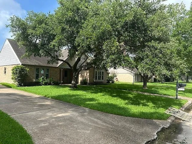 18015 Heaton Dr — Photo 5