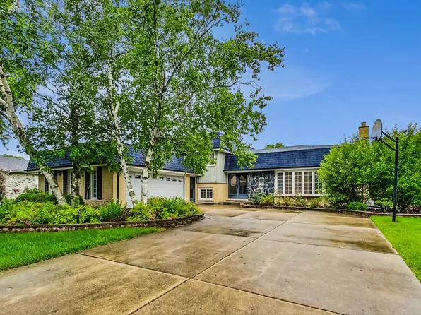 1635 Arbor Ct, Darien, IL 60561