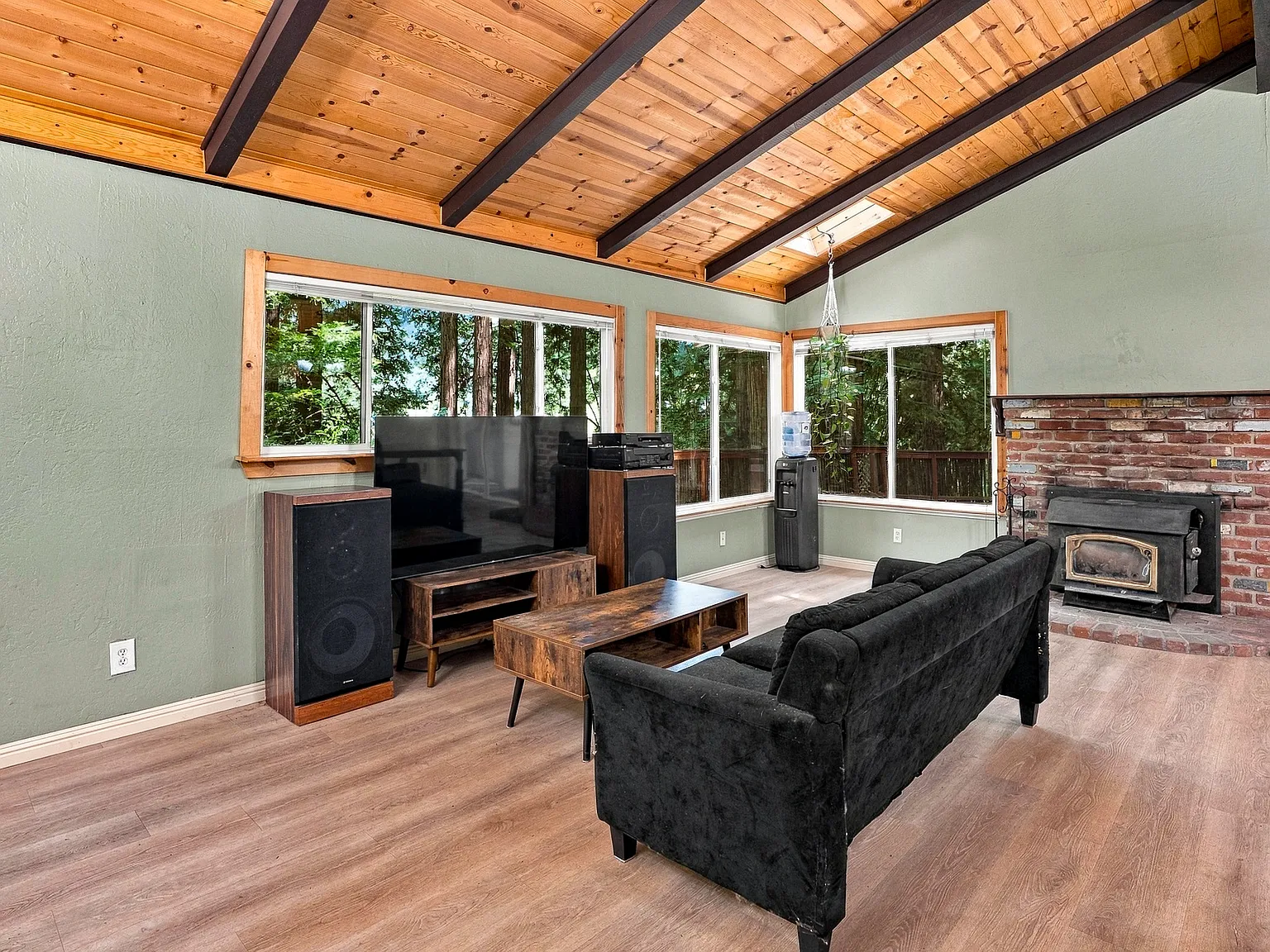3 bed, 1600 sqft, $4,200 — Photo 4