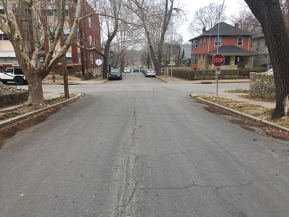 4th image of 805 E 40th St