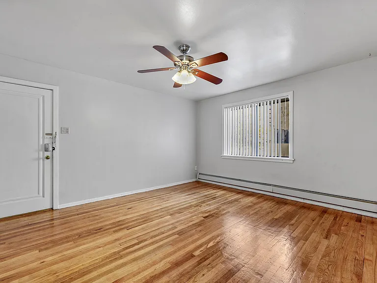 Clermont Apartments — Photo 10