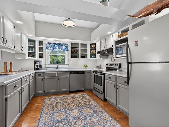 4th image of 103 Hager Ct