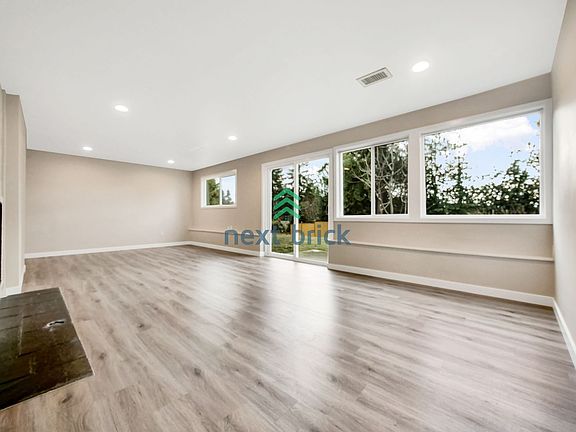 4th image of 12447 SE 26th Pl