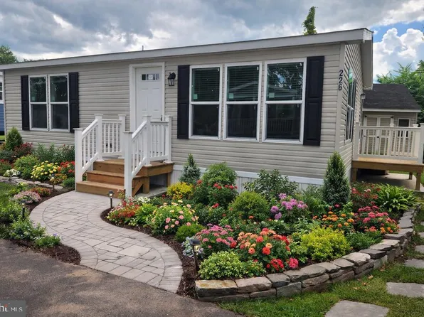 5130 Gowan Dr, Morrisville, PA 19067