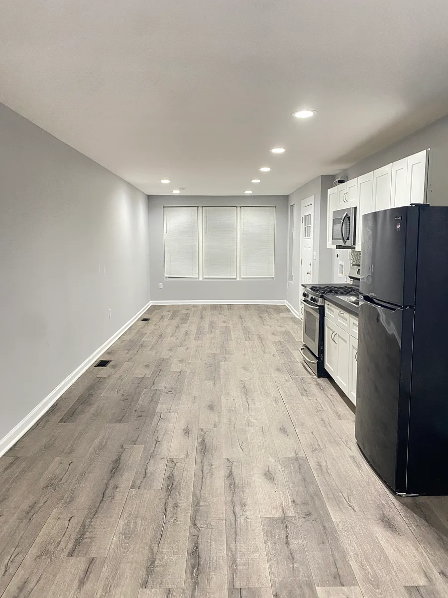 Building Photo - 5911 Warrington Ave #1
