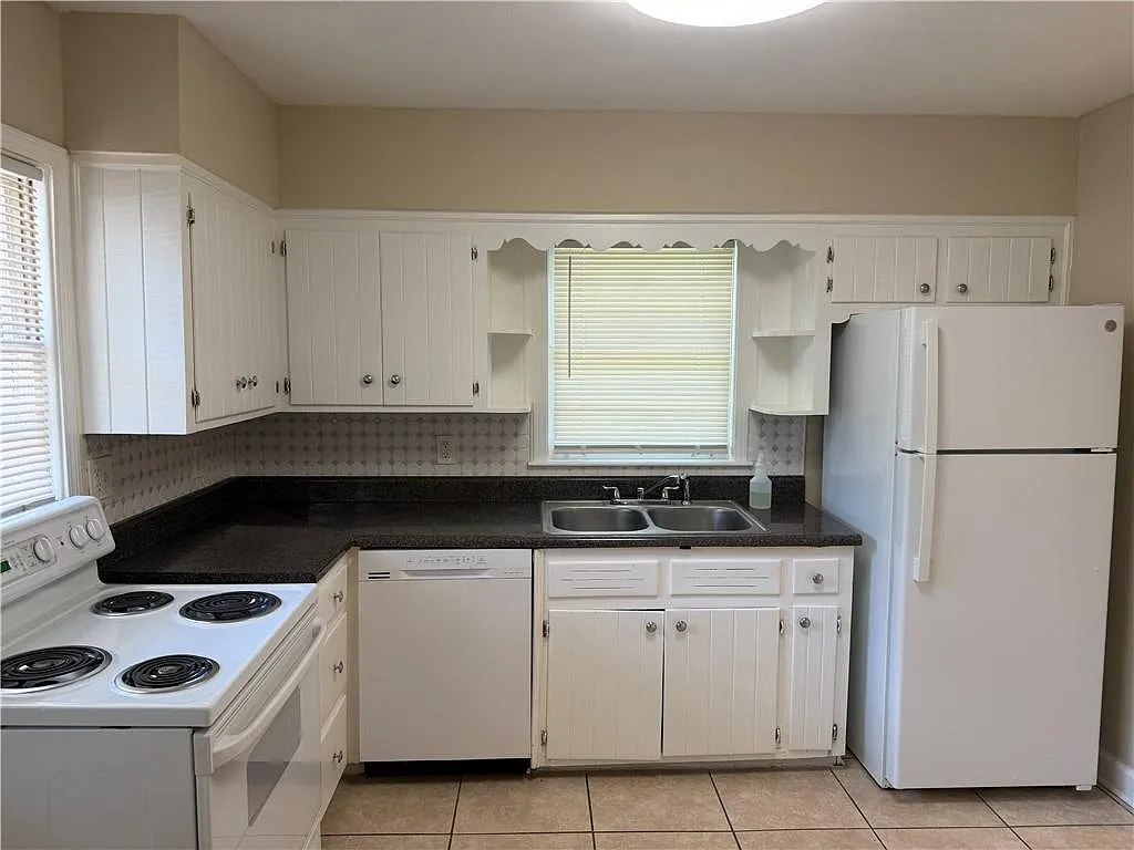 3 bed, 1.5 bath, 1245 sqft, $1,700 — Photo 4