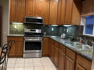 833 37th St #B, Emeryville, CA 94608