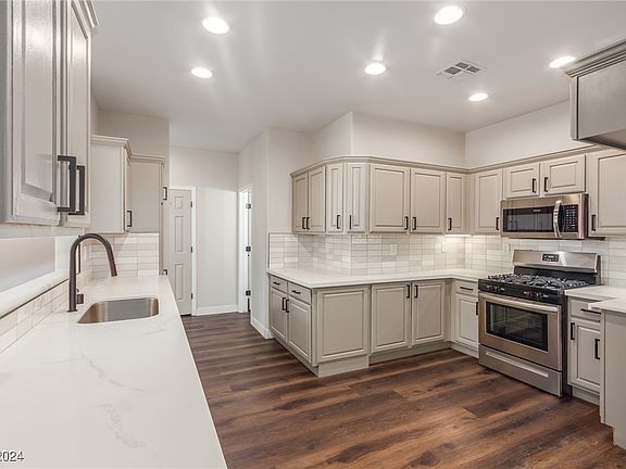 4th image of 801 Dana Hills Ct Unit 102