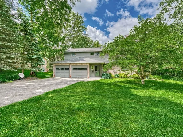17 Hickory Ridge Rd, Rochester, NY 14625