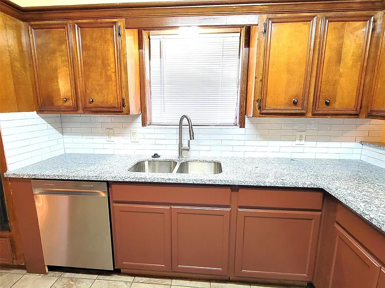 12811 Stillington Dr — Photo 10