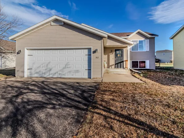 912 Savanna Ave, Saint Cloud, MN 56303