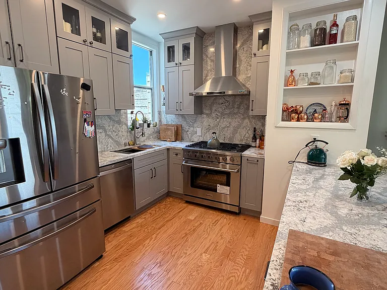 1450 Leavenworth St — Photo 3