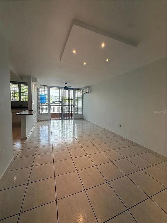 3 bed, 2.0 bath, 1200 sqft, $2,300 — Photo 2