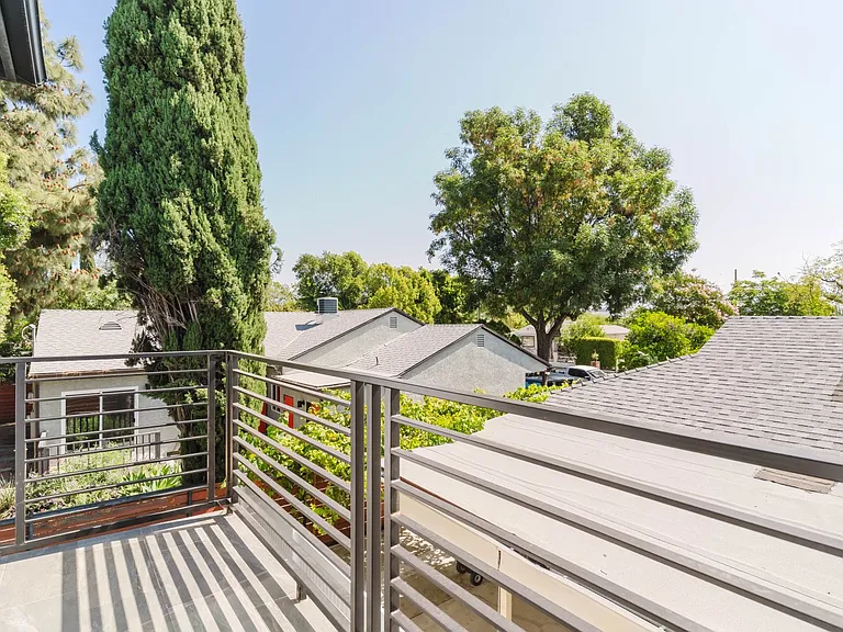 8107 Lemona Ave — Photo 15