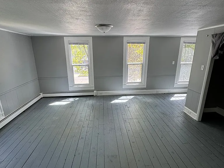 1439 Main St — Photo 7