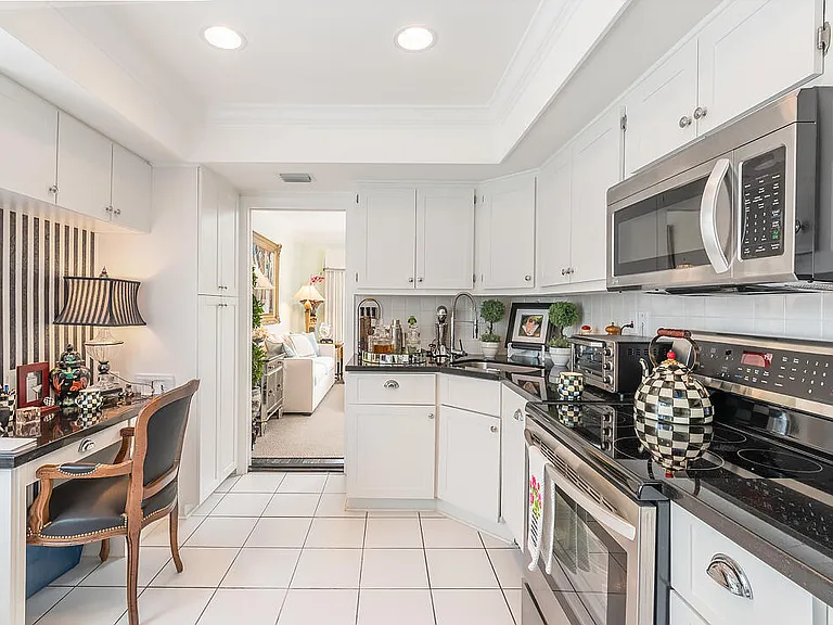 250 Bradley Pl #202 — Photo 13