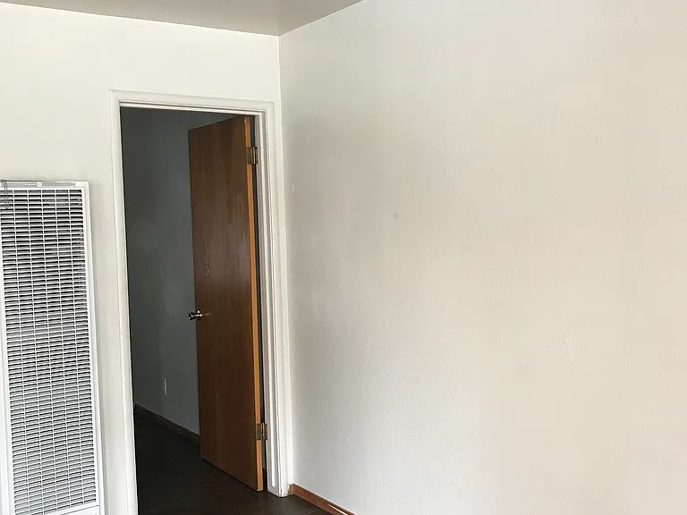 211 W 1st Ave — Photo 3