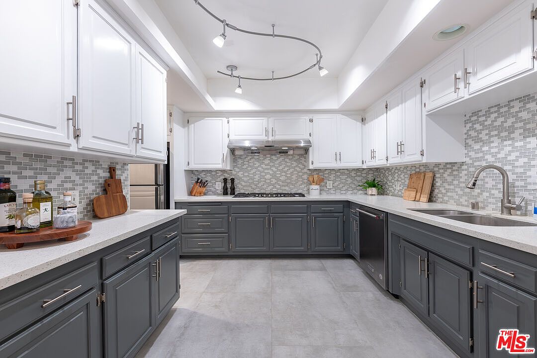 L’Appartement AMERICANA N/S Fooded P/O L'Appartement AMERICANA N/S Fooded P/O Seven07 Lofts