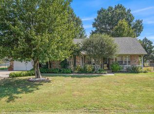 25303 S Valley Dr, Claremore, OK 74019