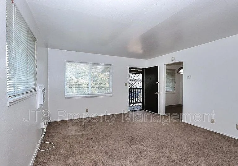 4439 V St #6 — Photo 2