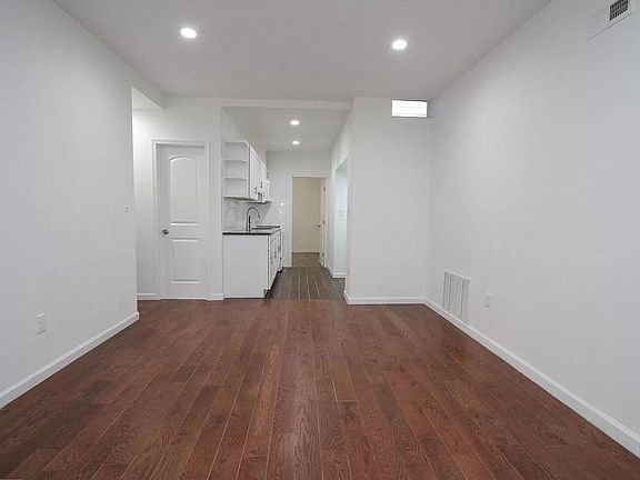 5th image of 918 Snyder Ave #1