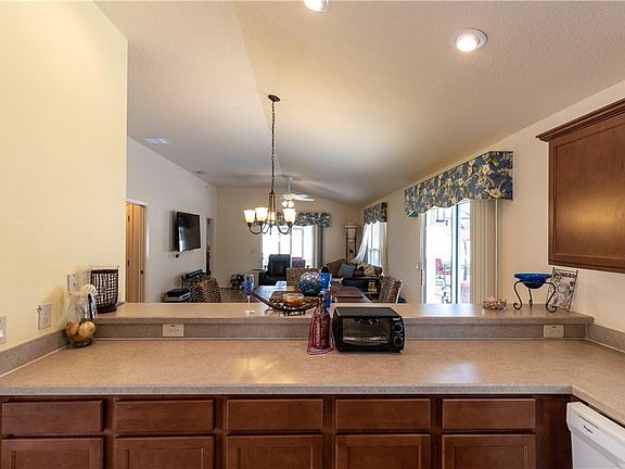 4th image of 431 Jarquin Way