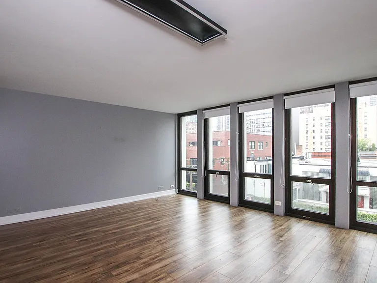 1 E Scott St #505 — Photo 2