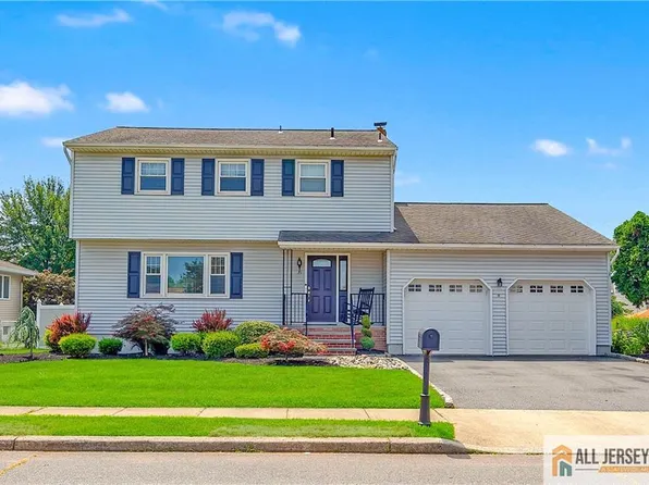 11 Courtney Ln, Colonia, NJ 07067