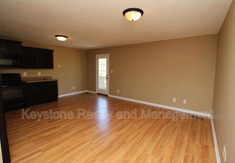 1721 Thistlewood Dr #B — Photo 2