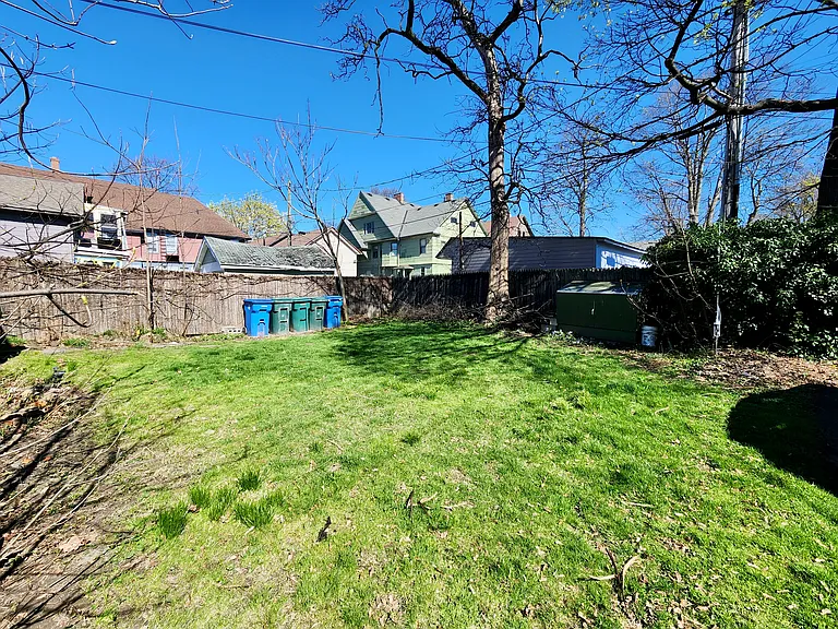 8 Brighton St — Photo 17