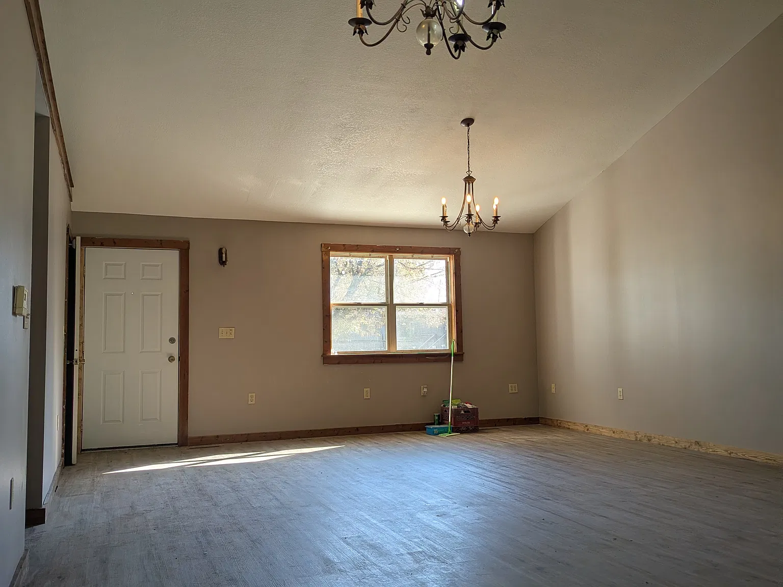 2 bed, 1000 sqft, $1,200 — Photo 2
