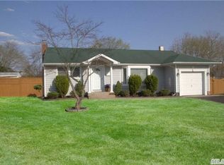 37 Roxbury Dr, Commack, NY 11725