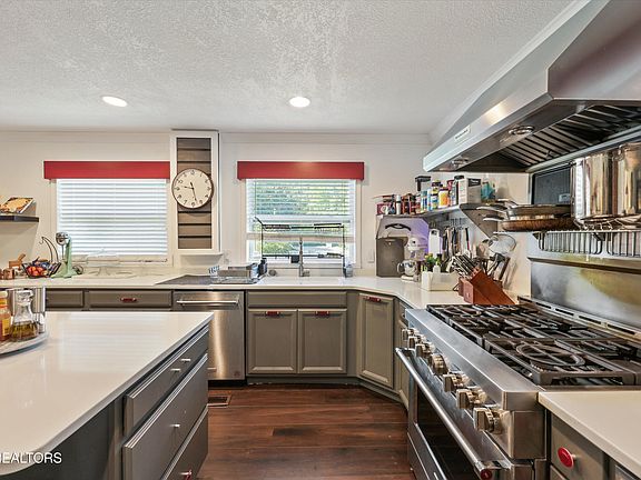 4th image of 98 Orange Ln