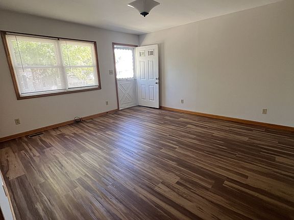 5th image of 61 E Park St