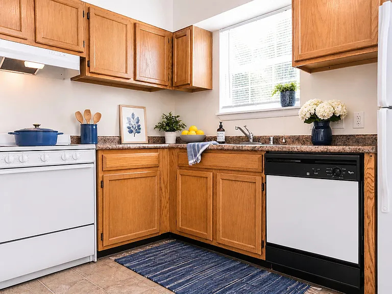 Classic kitchen with oak accents