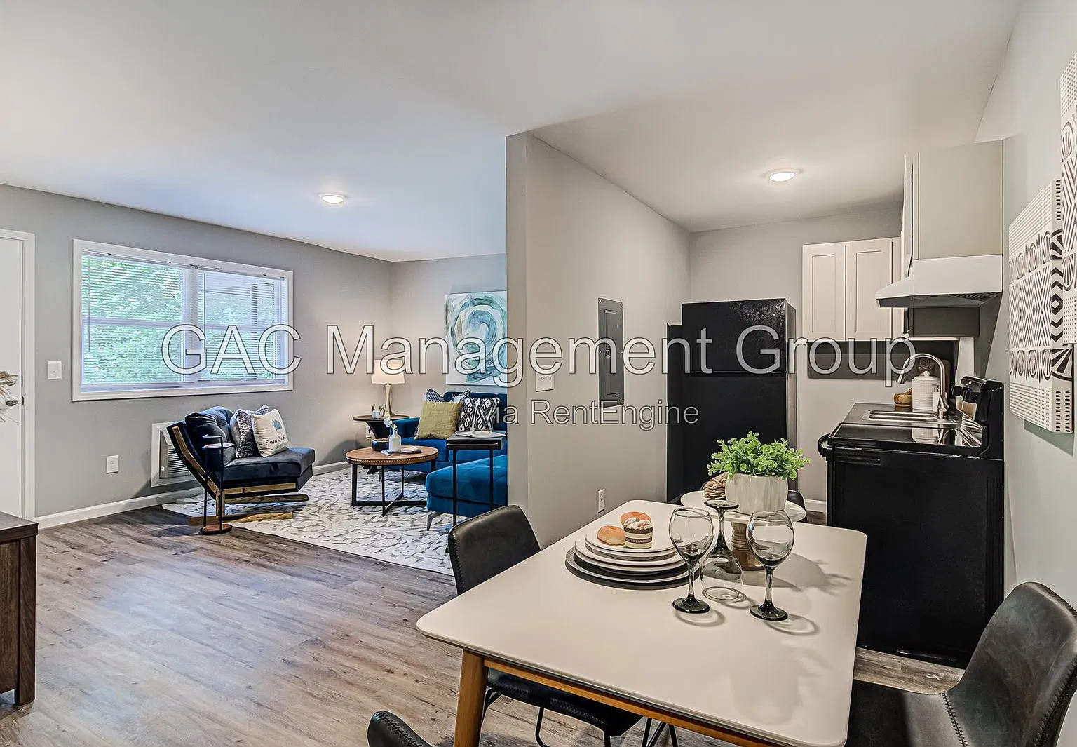 604 Anson St — Photo 2