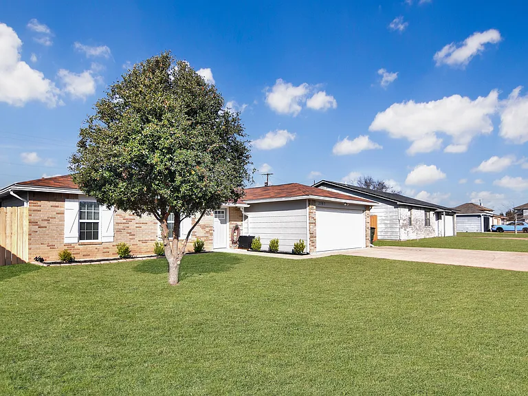 2307 Traverse Dr — Photo 3