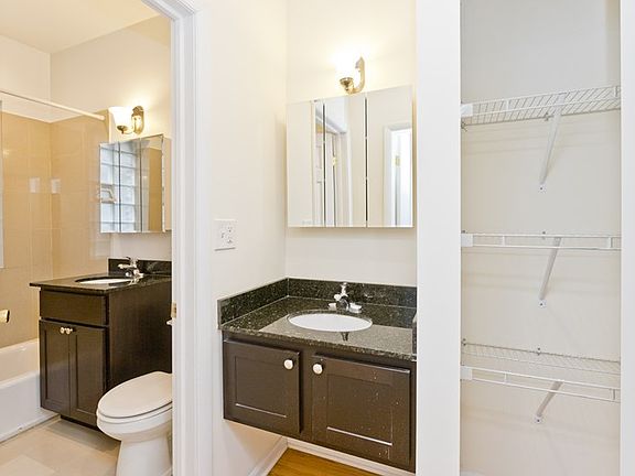 2nd image of 4805 N Wolcott Ave #1P