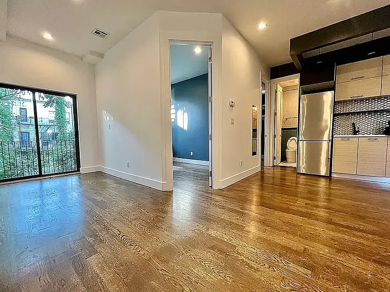 287 Harman St #3R — Photo 6