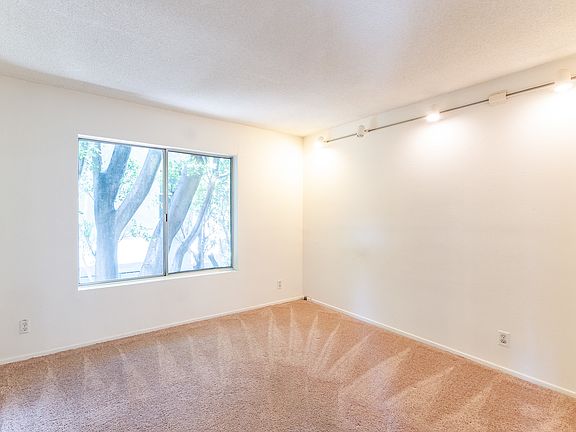 3rd image of 1011 Palm Ave APT 213
